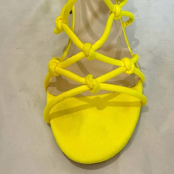 NEW CAPE ROBBIN YELLOW STRAPPY BLOCK HEEL - Picture 5 of 7